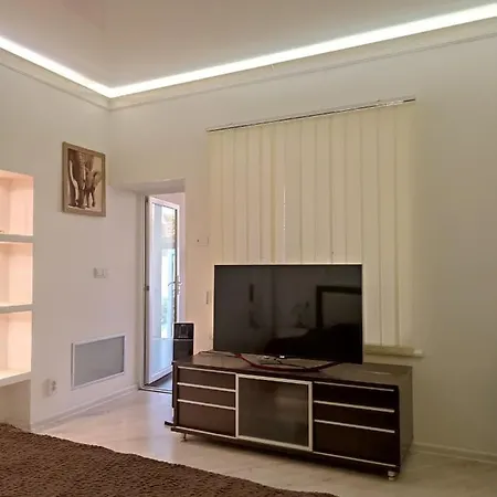 с бассейном и баней بيت للعطل *